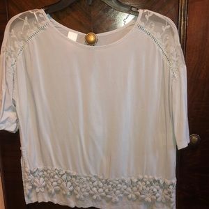 Kinda cropped boxy baby blue floral tee